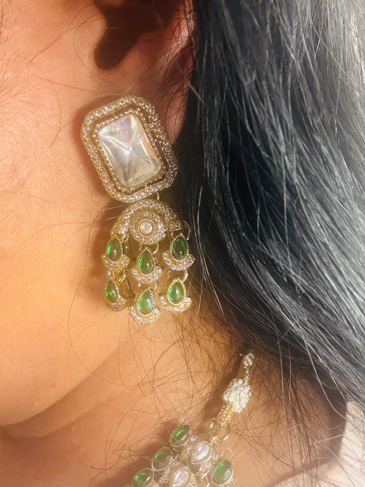 Green stone waterfall look with tikka