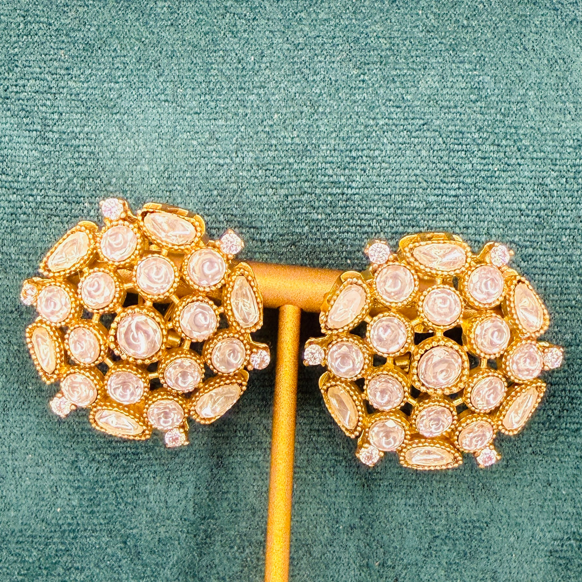 Kundan studs Elegant and stylish