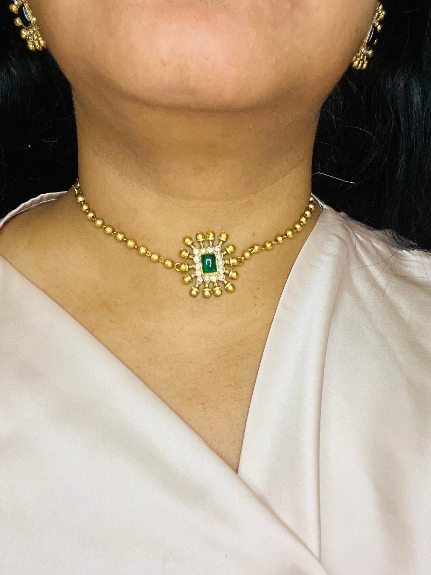 Aabha Aadya mini choker