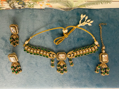 Green stone waterfall look with tikka