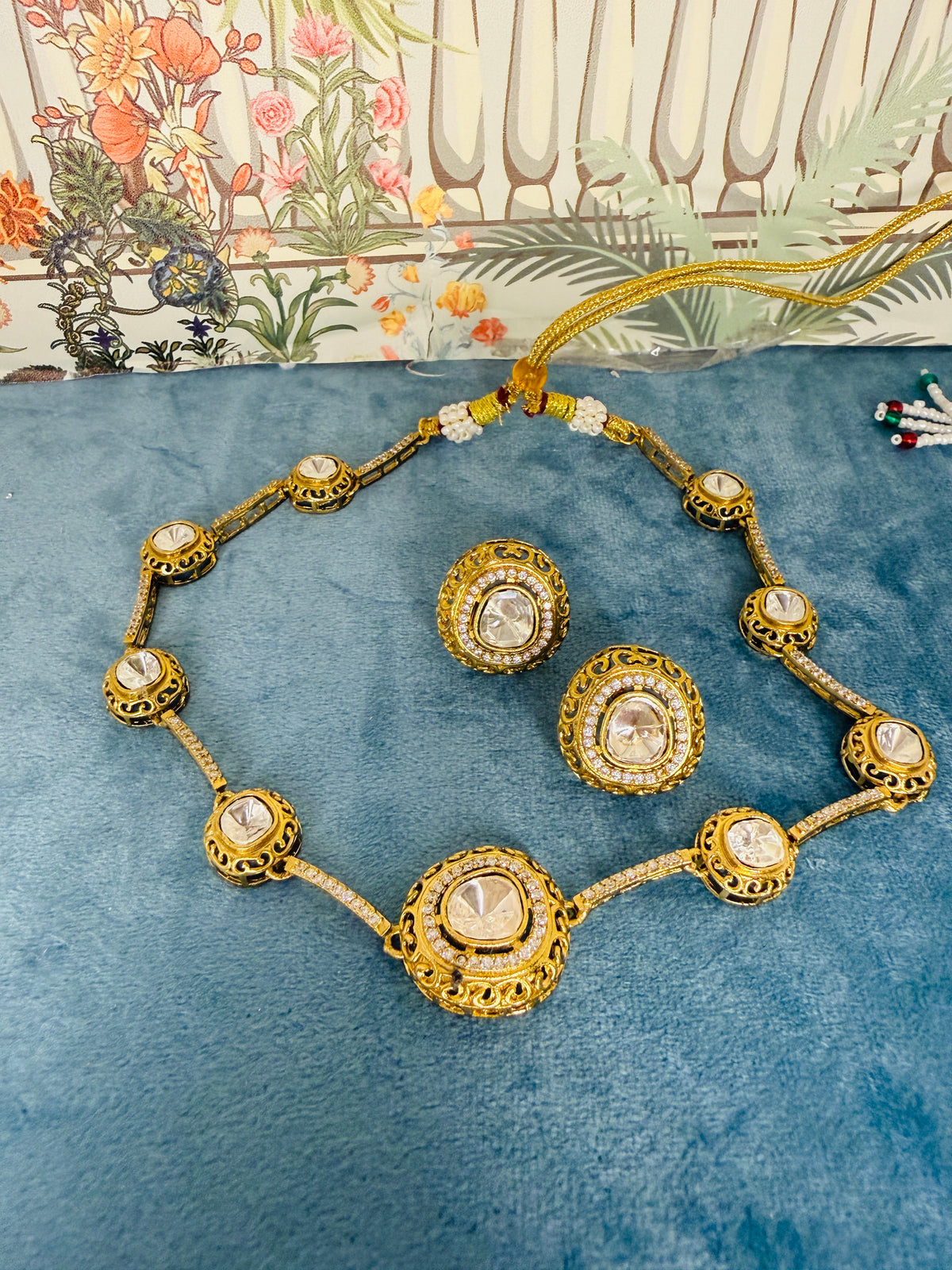 Aabha Delicate kundan set