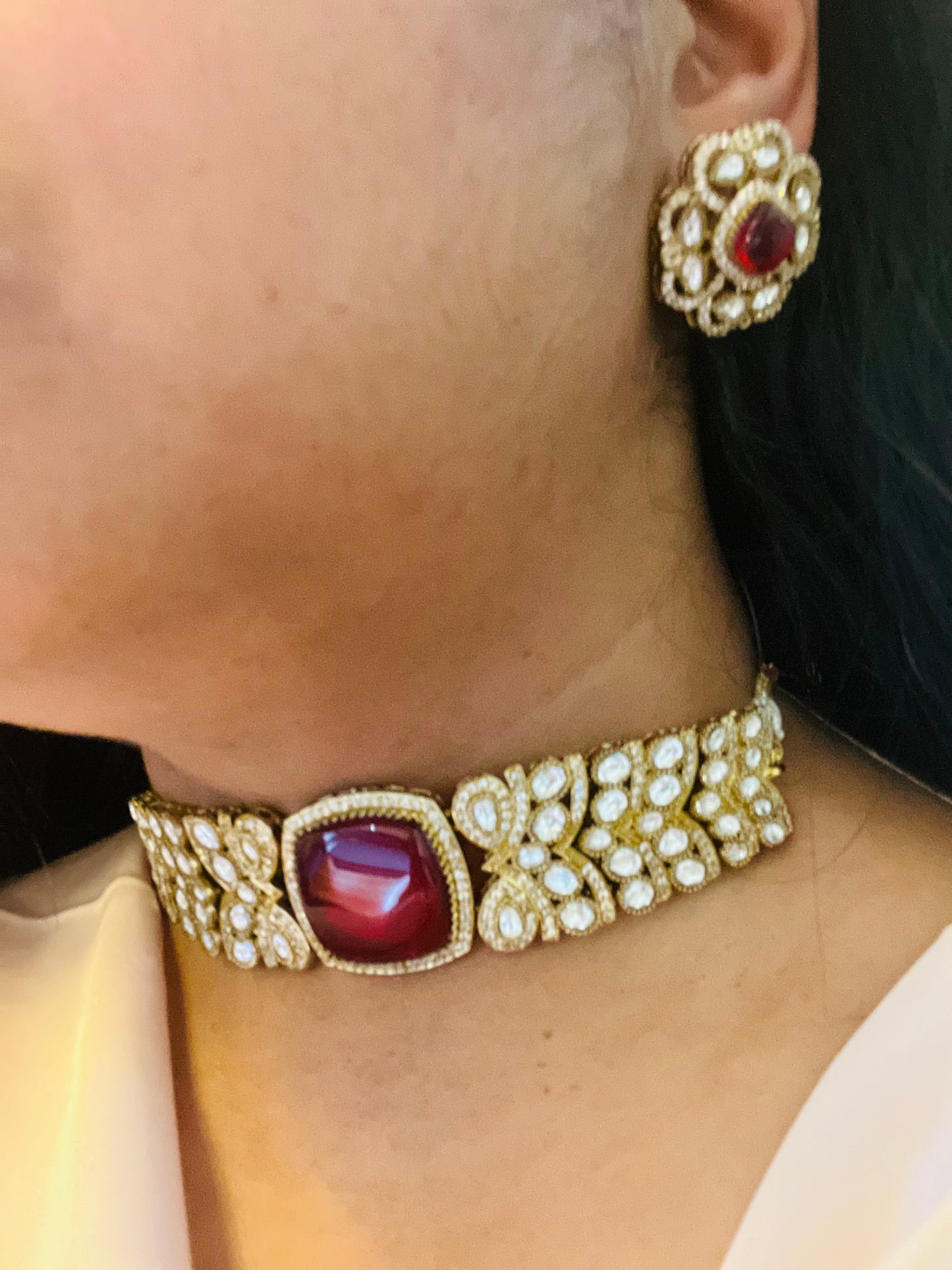 AD stylish choker in dark red