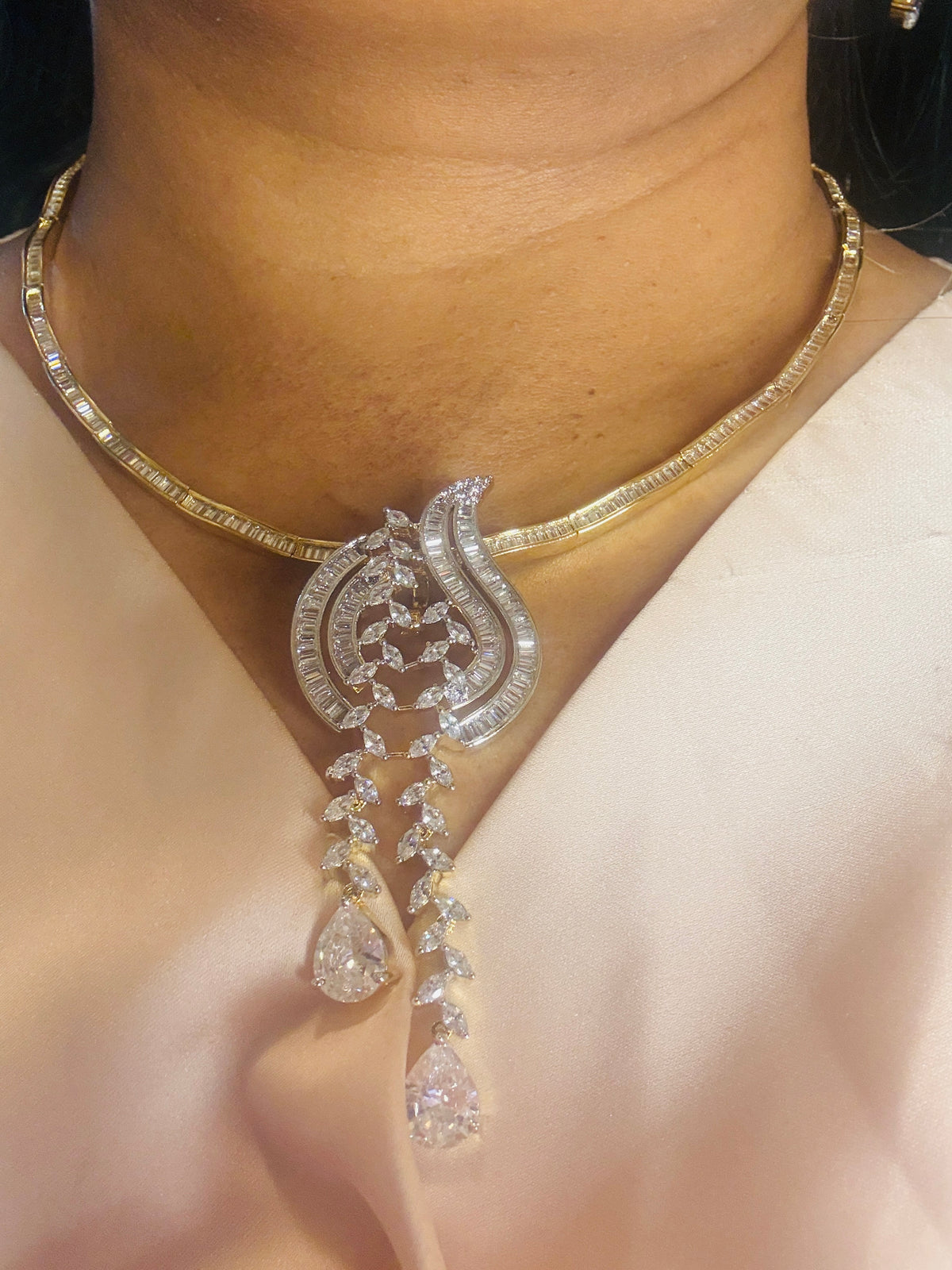 CZ pendant set with detachable CZ hasli