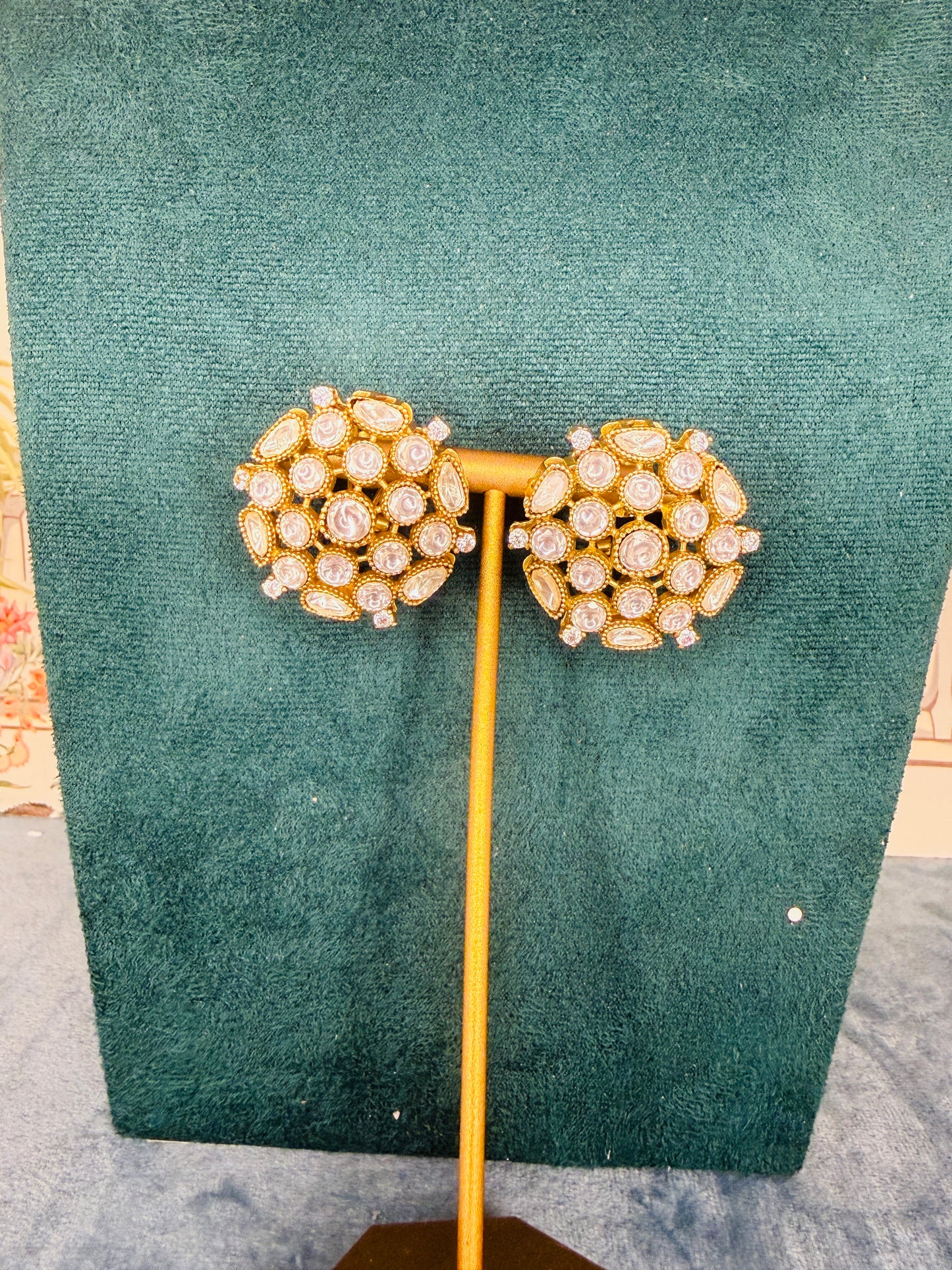 Kundan studs Elegant and stylish