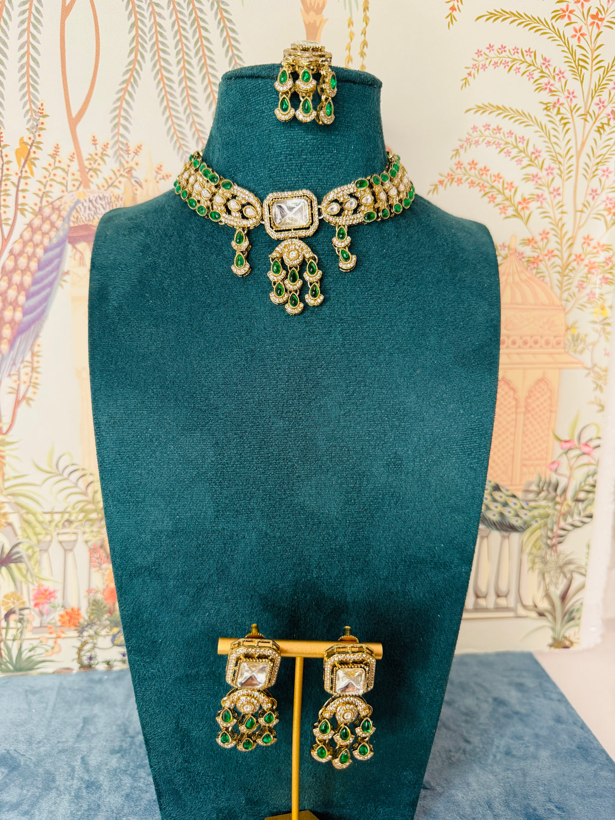 Green stone waterfall look with tikka