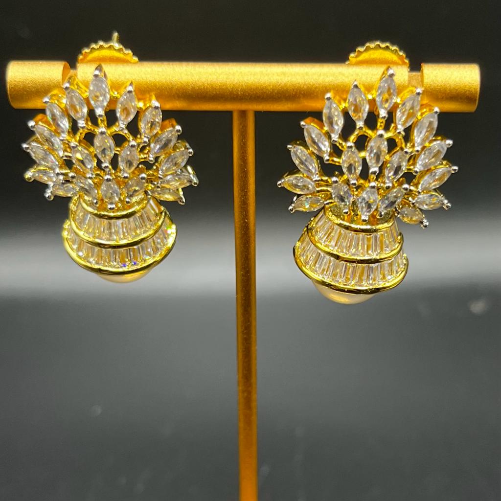 Gemstone CZ earrings 18kt gold polish