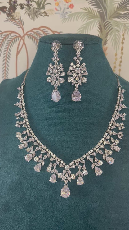 Dazzling necklace set