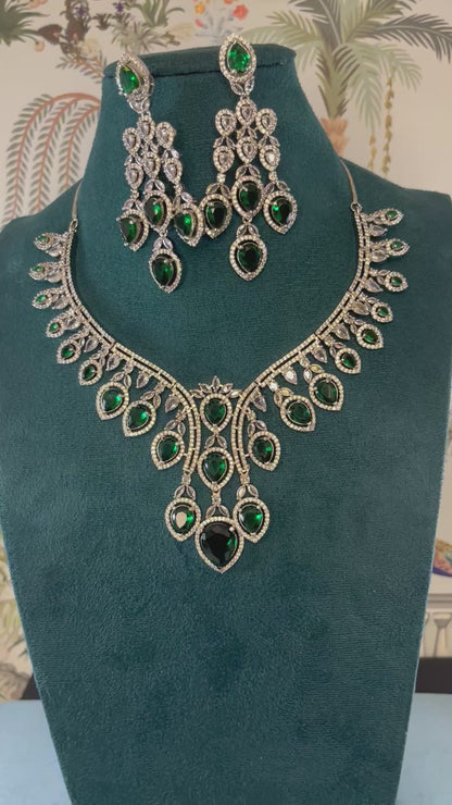 Heavy AD necklace set in green